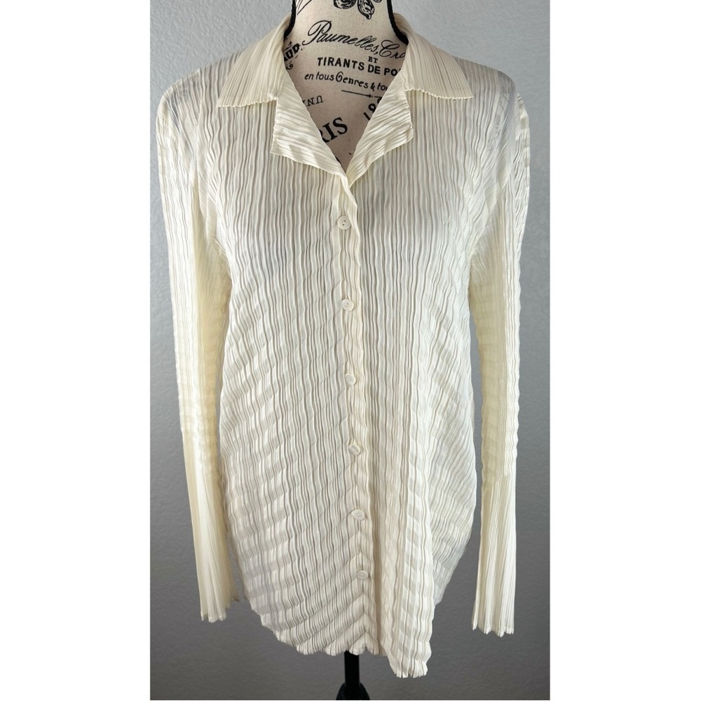 Josephine Chaus Women’s Cream Button Up Crinkle Blouse, size Large